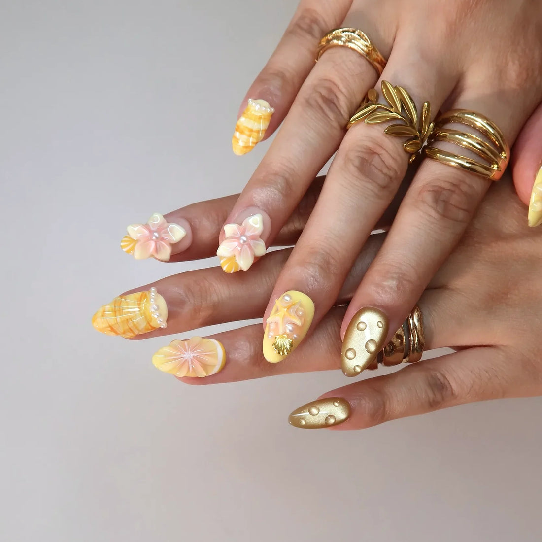 Beachy Babe – Short Almond Beach Press On Nails