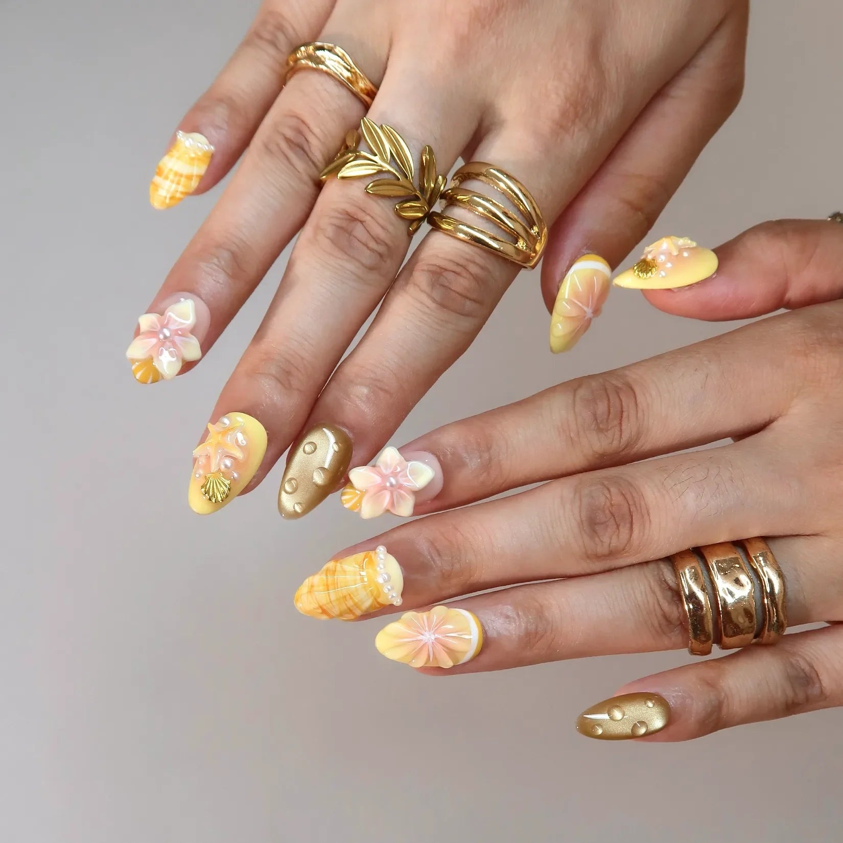 Beachy Babe – Short Almond Beach Press On Nails
