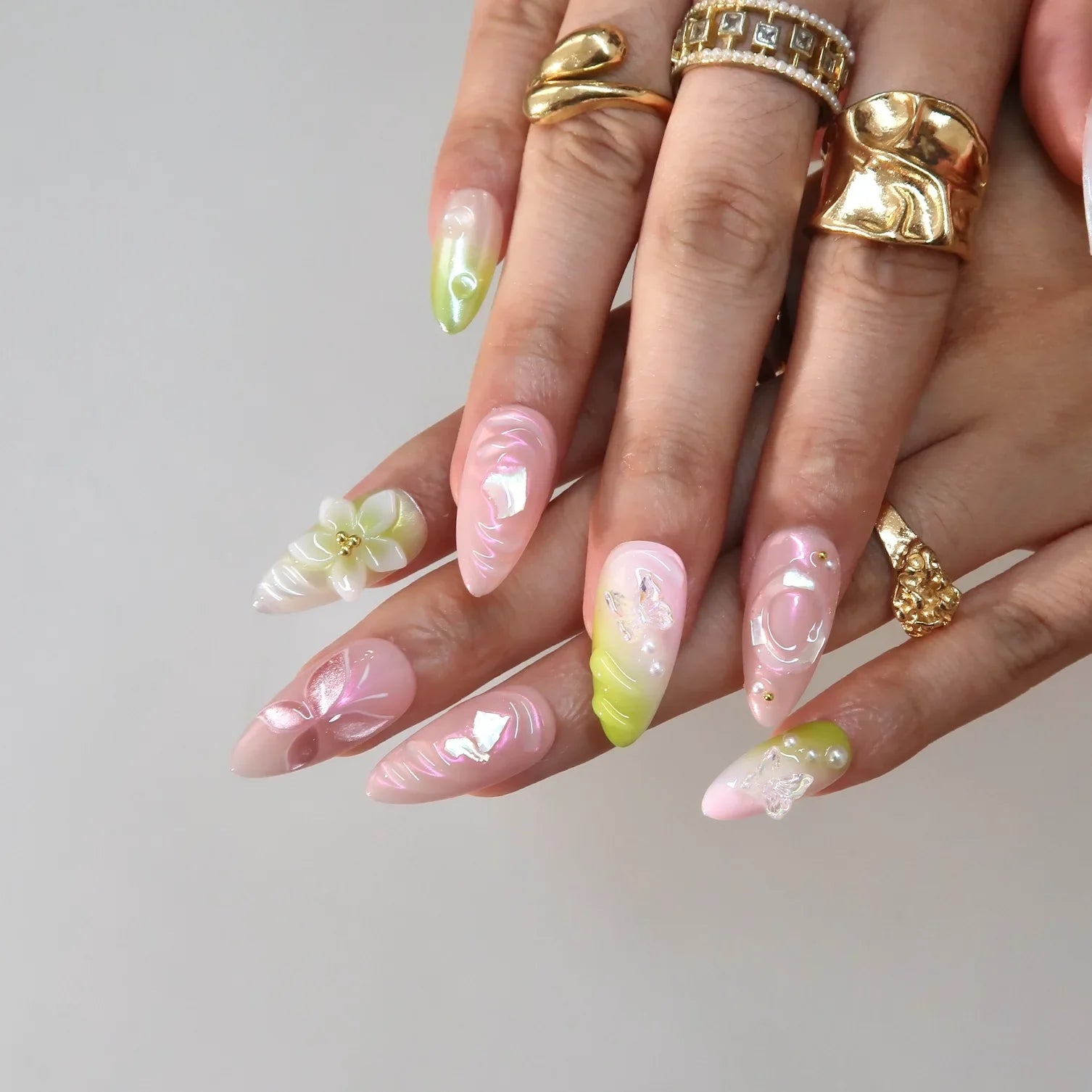 Daydreaming – Medium Almond Pastel Floral Press On Nails