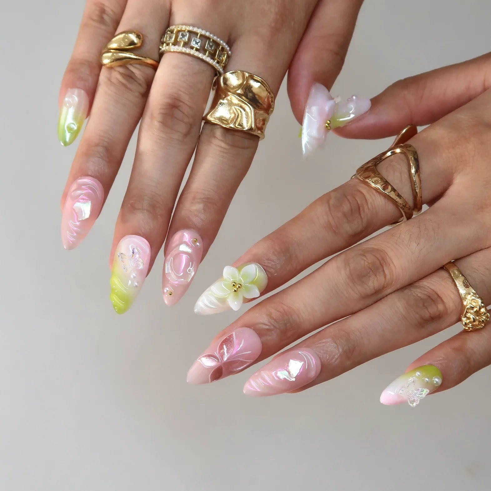Daydreaming – Medium Almond Pastel Floral Press On Nails