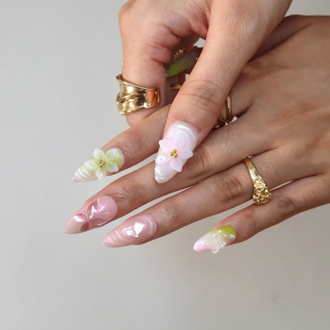 Daydreaming – Medium Almond Pastel Floral Press On Nails