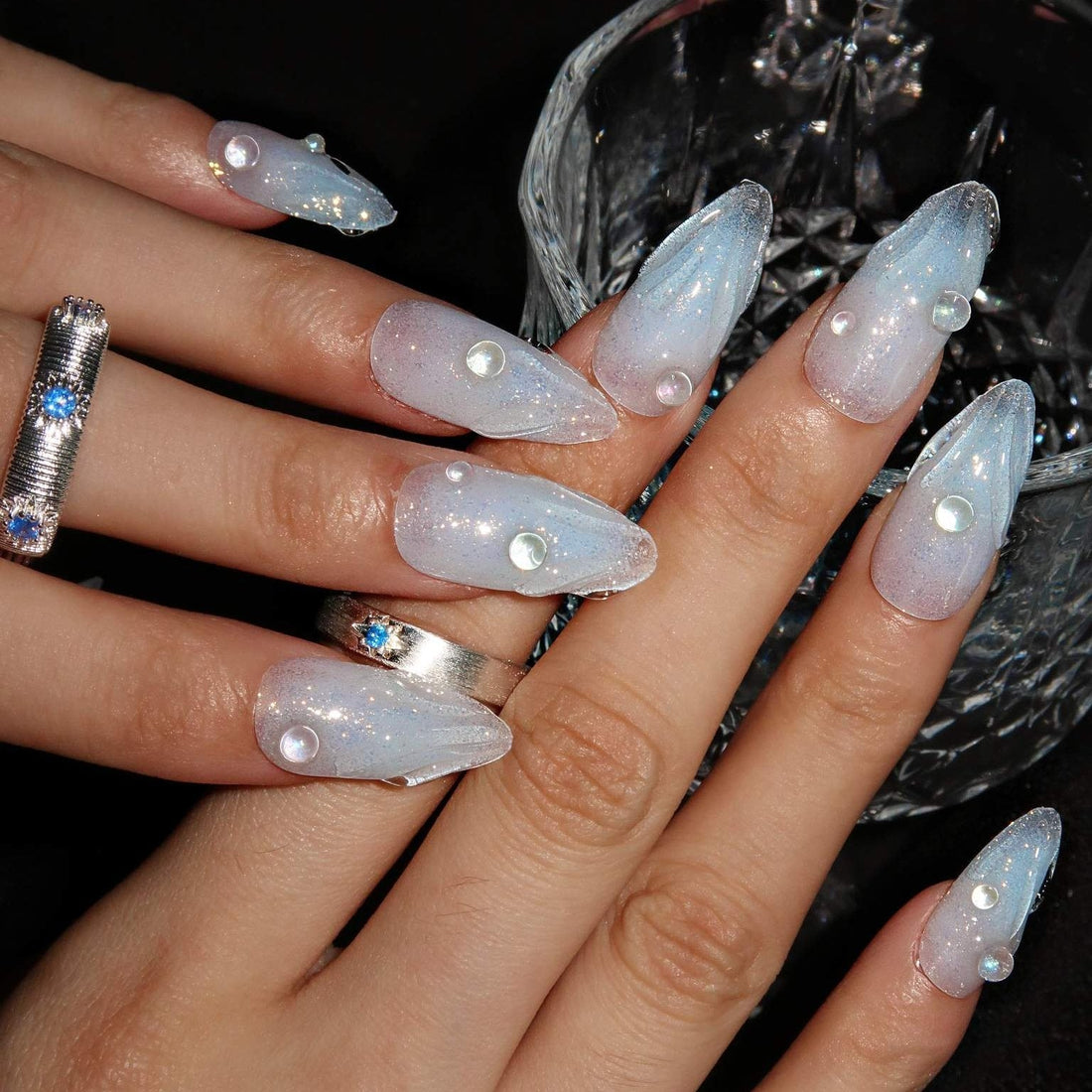 Glacial Whisper (medium almond)