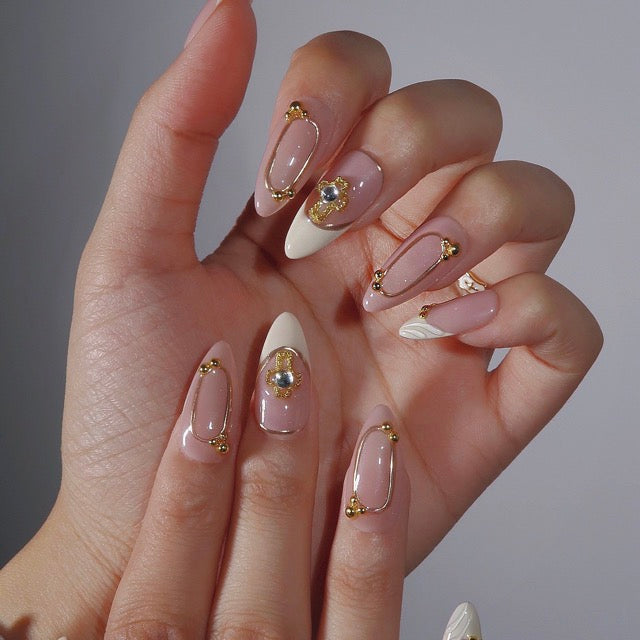 Gold Golden Grace – Almond Press On Nails
