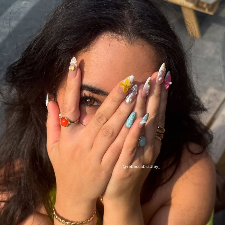 Honolulu Tropical Press On Nails – Medium Almond Nail Art