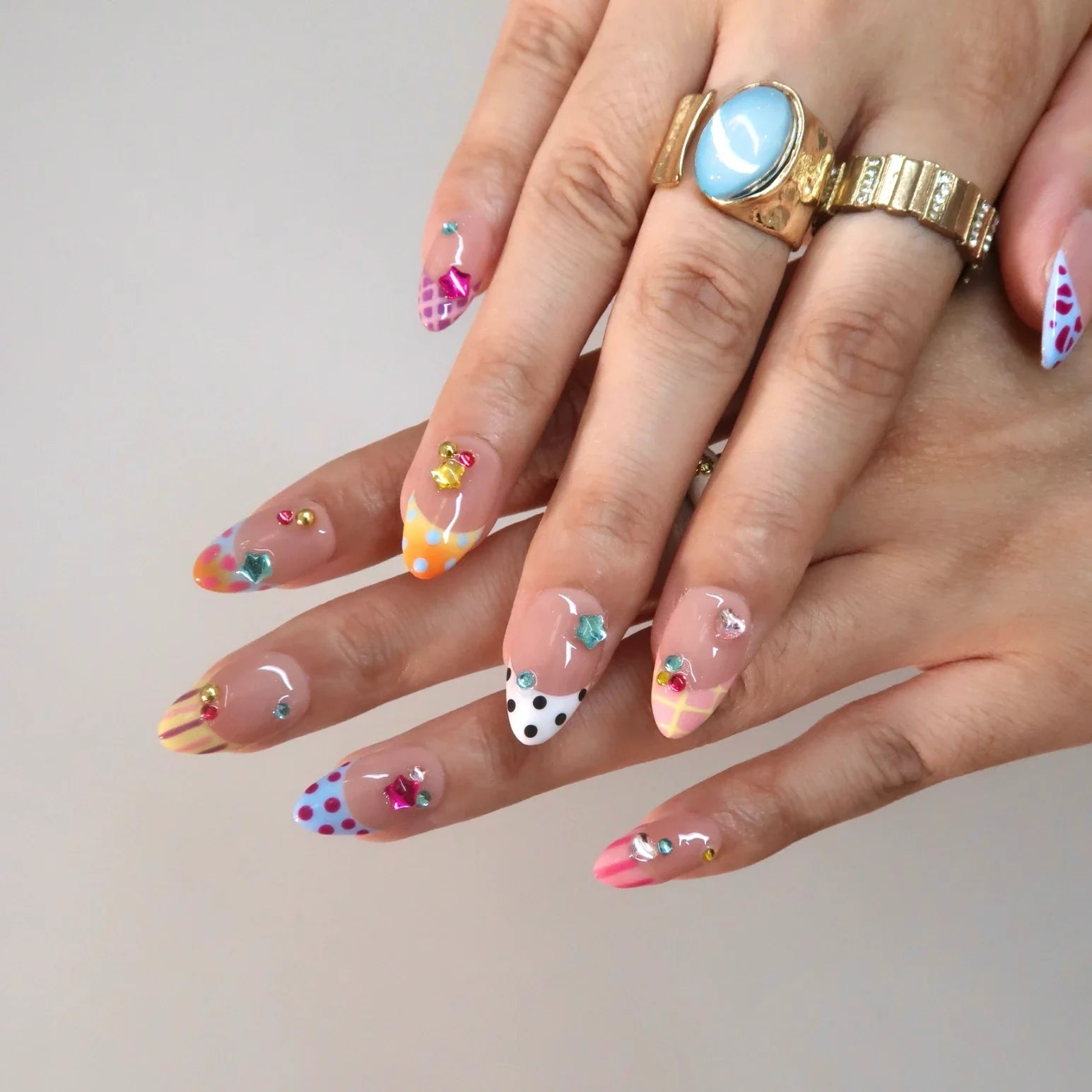 I'm Iconic – Short Almond Colorful Press On Nails