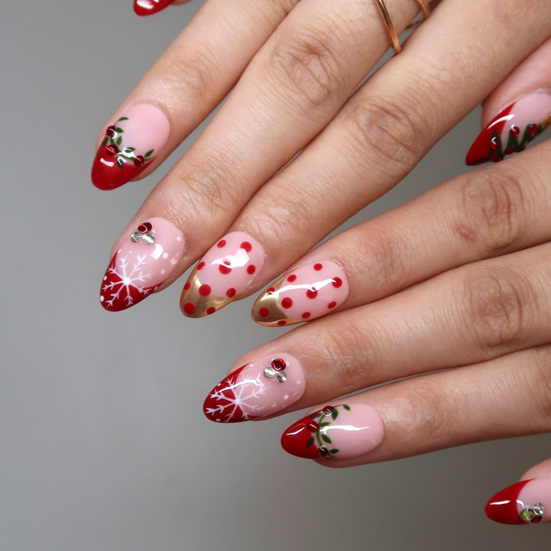 Mistletoe Kiss Press-On Nails