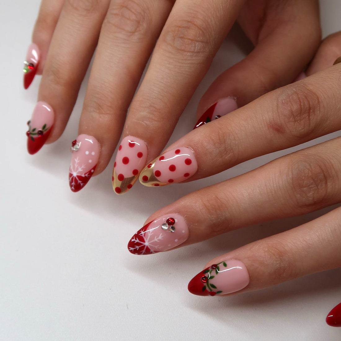 Mistletoe Kiss Press-On Nails