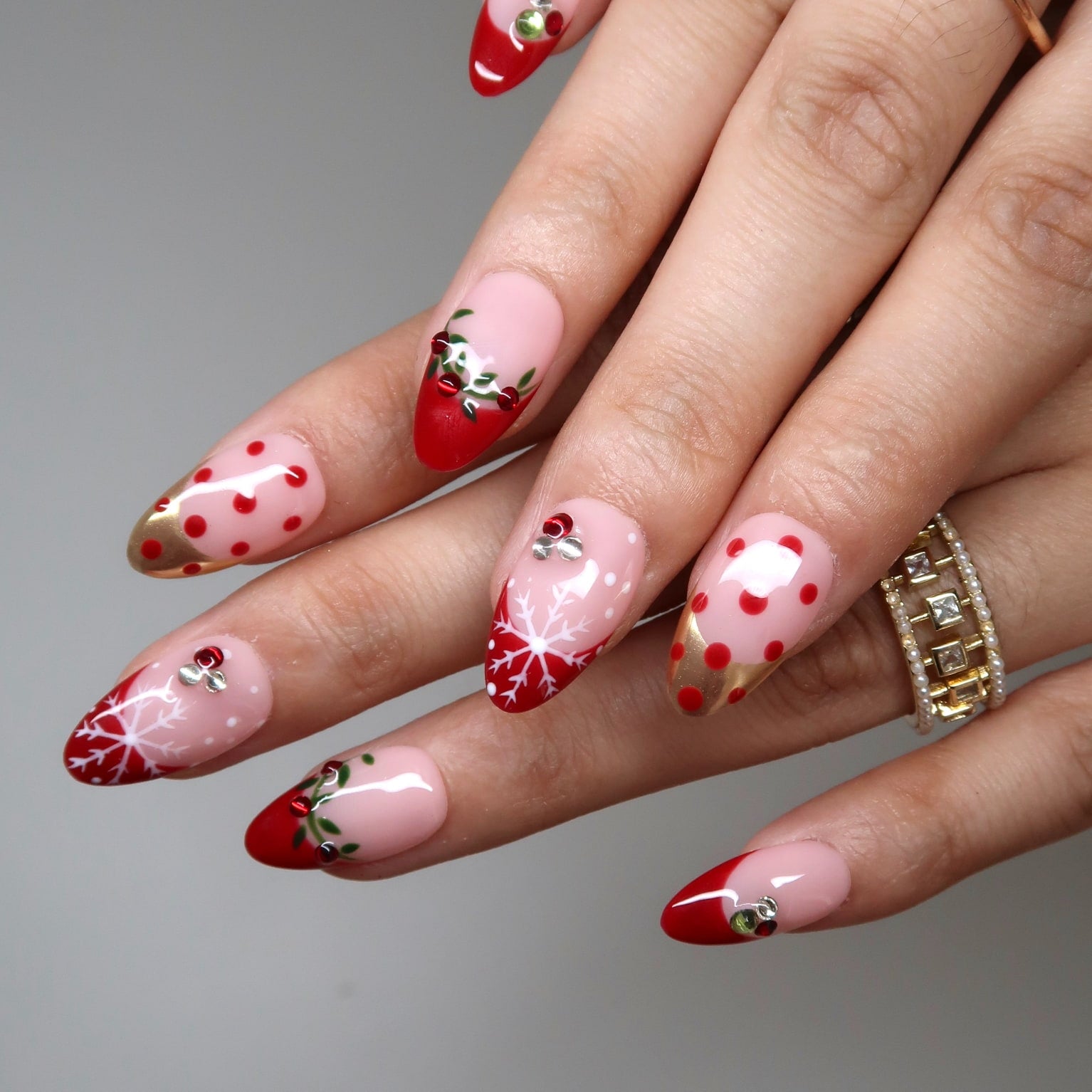 Mistletoe Kiss Press-On Nails