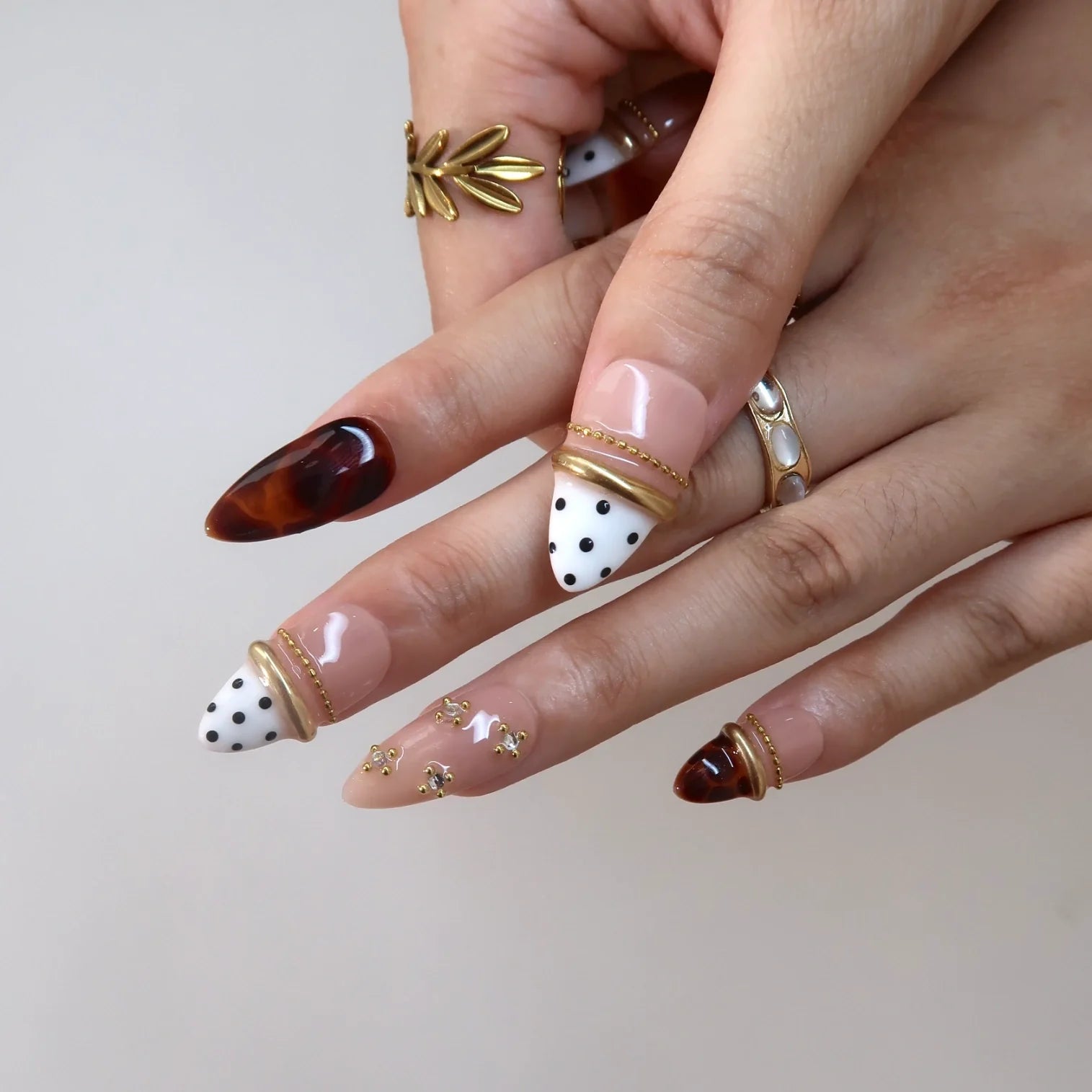 Mocha Latte – Medium Almond Tortoise Press On Nails