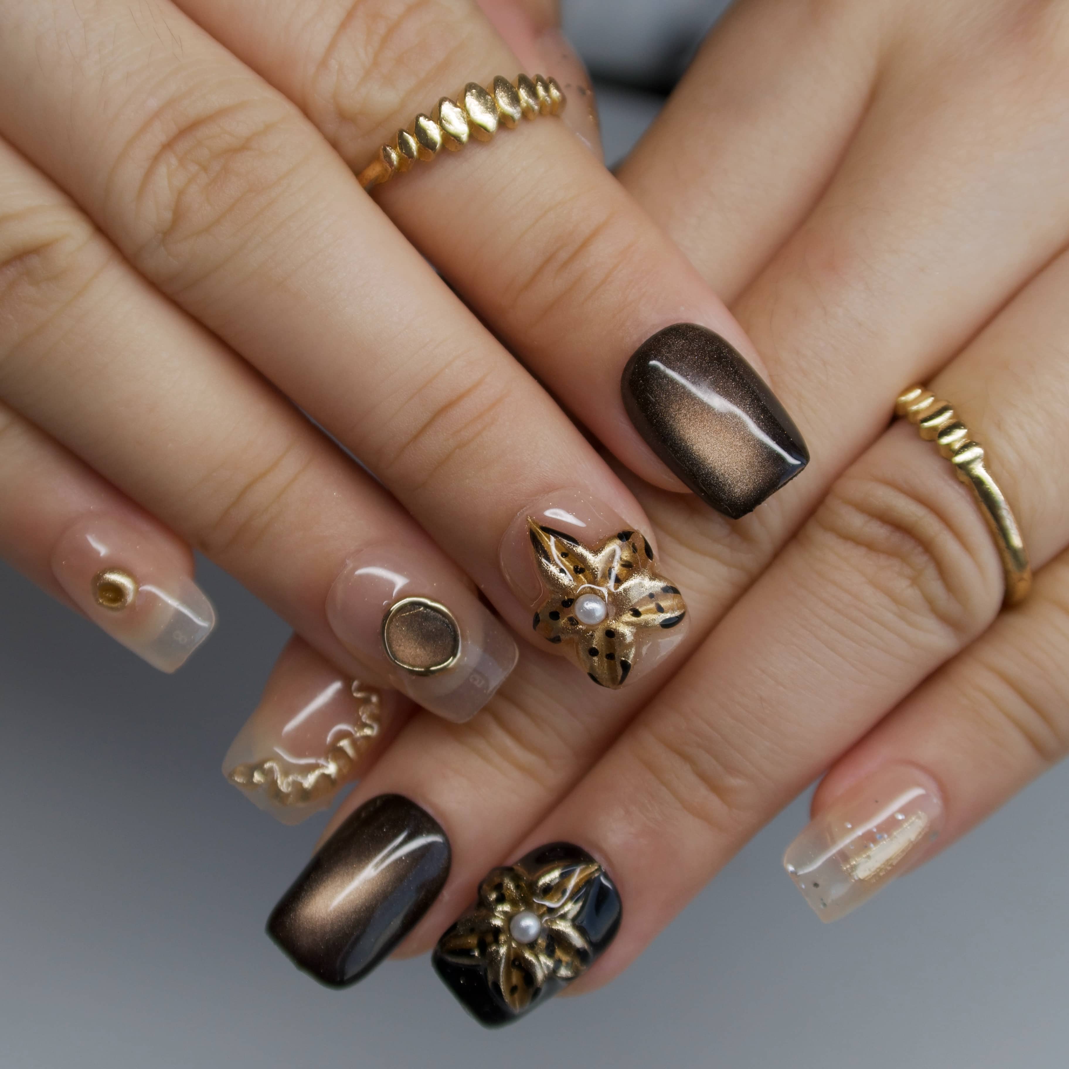 Mood for Vintage Dark Gold Chrome Press On Nails – Short Square