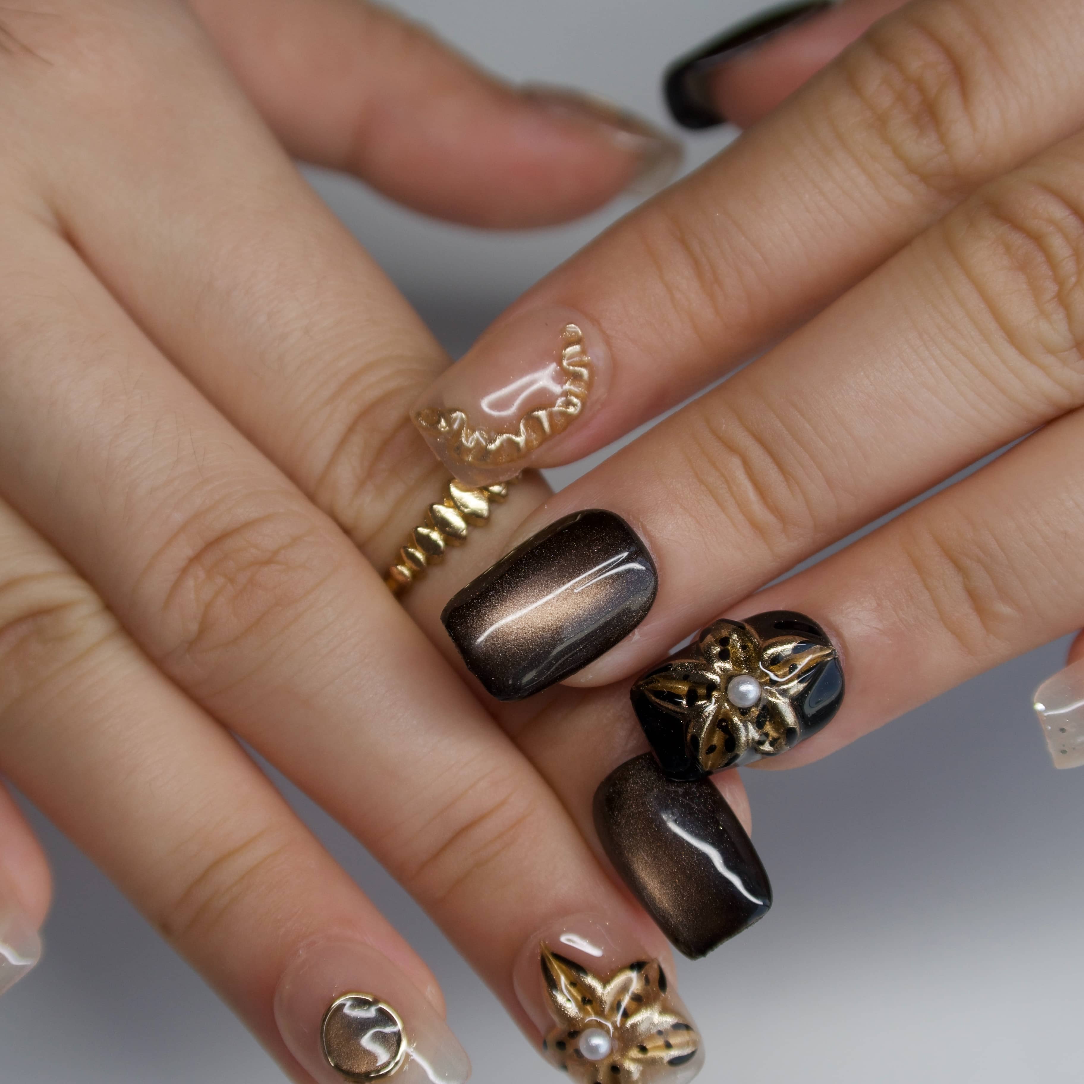 Mood for Vintage Dark Gold Chrome Press On Nails – Short Square