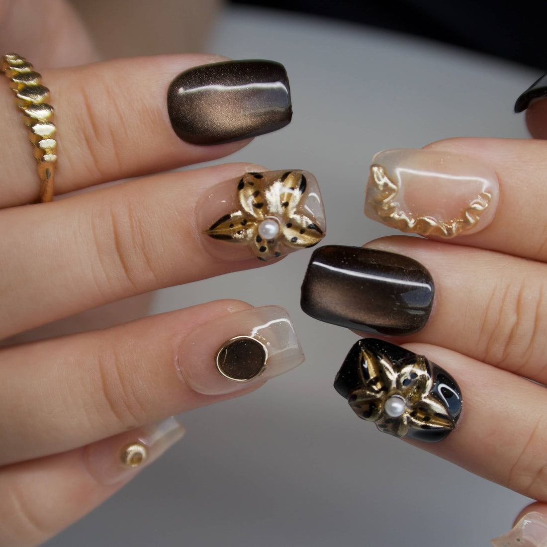 Mood for Vintage Dark Gold Chrome Press On Nails – Short Square