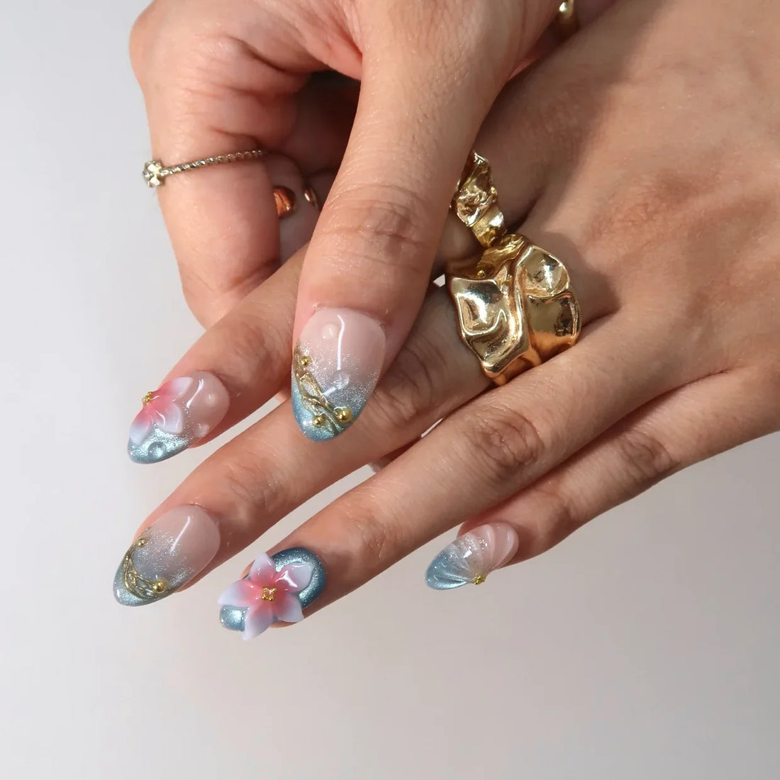 Ocean Whisper – Short Almond Coastal Press On Nails
