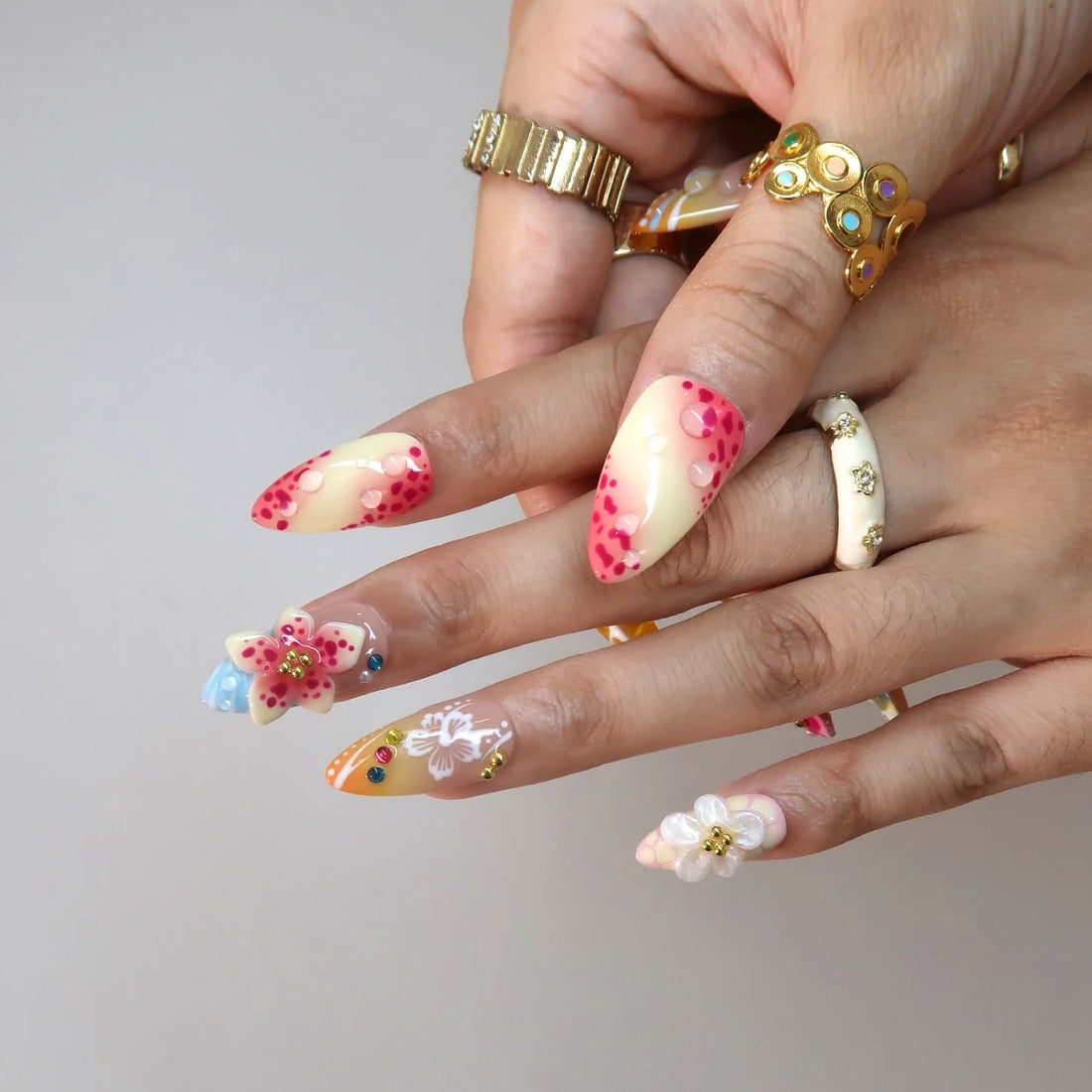 On Vacay – Medium Almond Tropical Summer Press On Nails