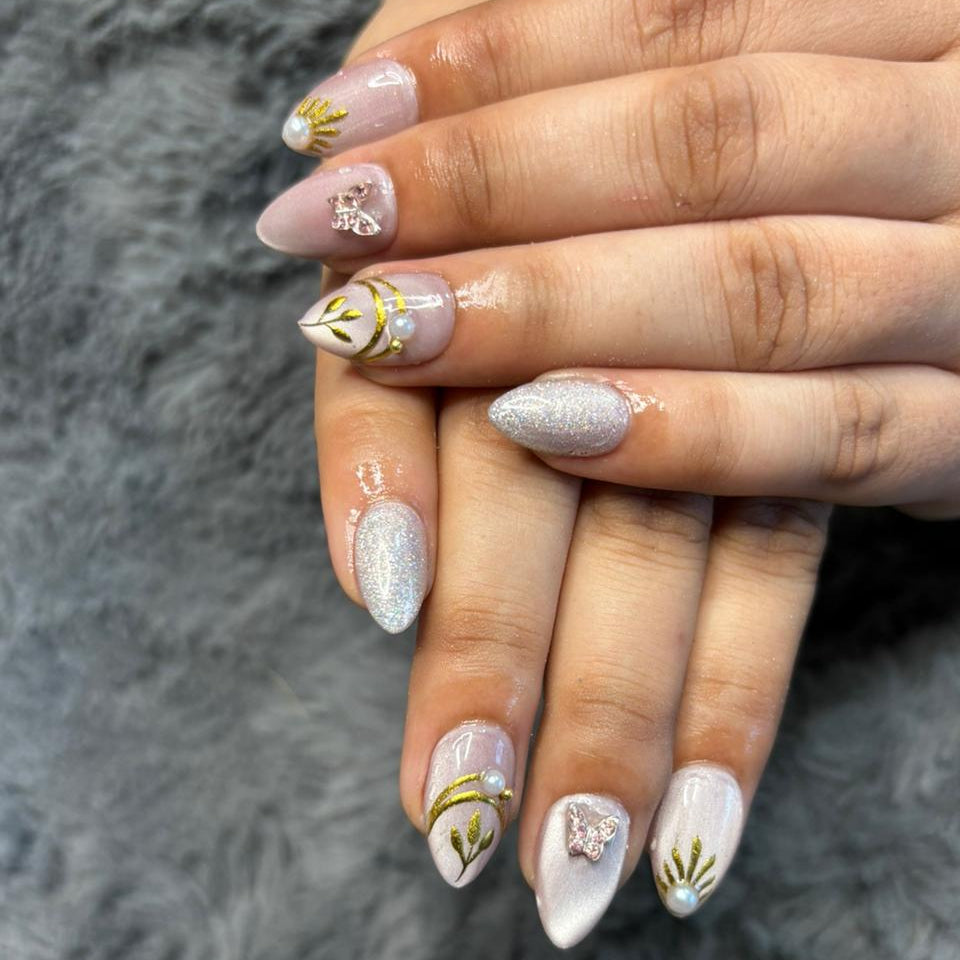 Pearl Butterfly Gold Press-On Nails