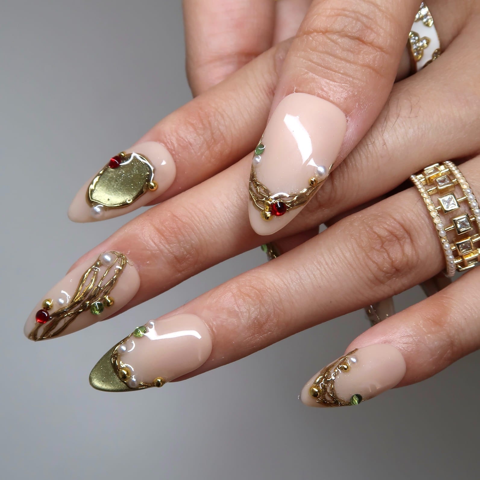Pine Jewel Press-On Nails