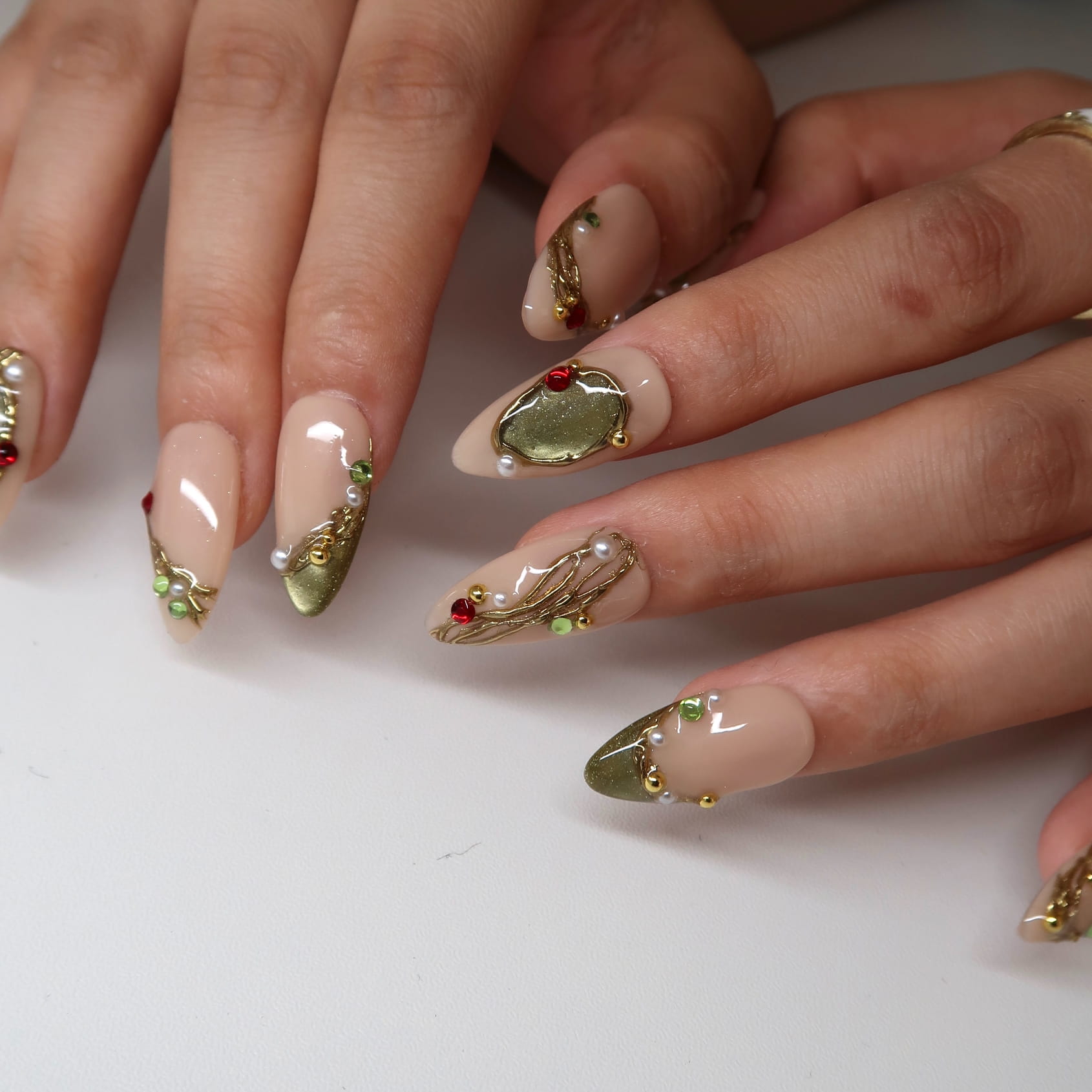 Pine Jewel Press-On Nails