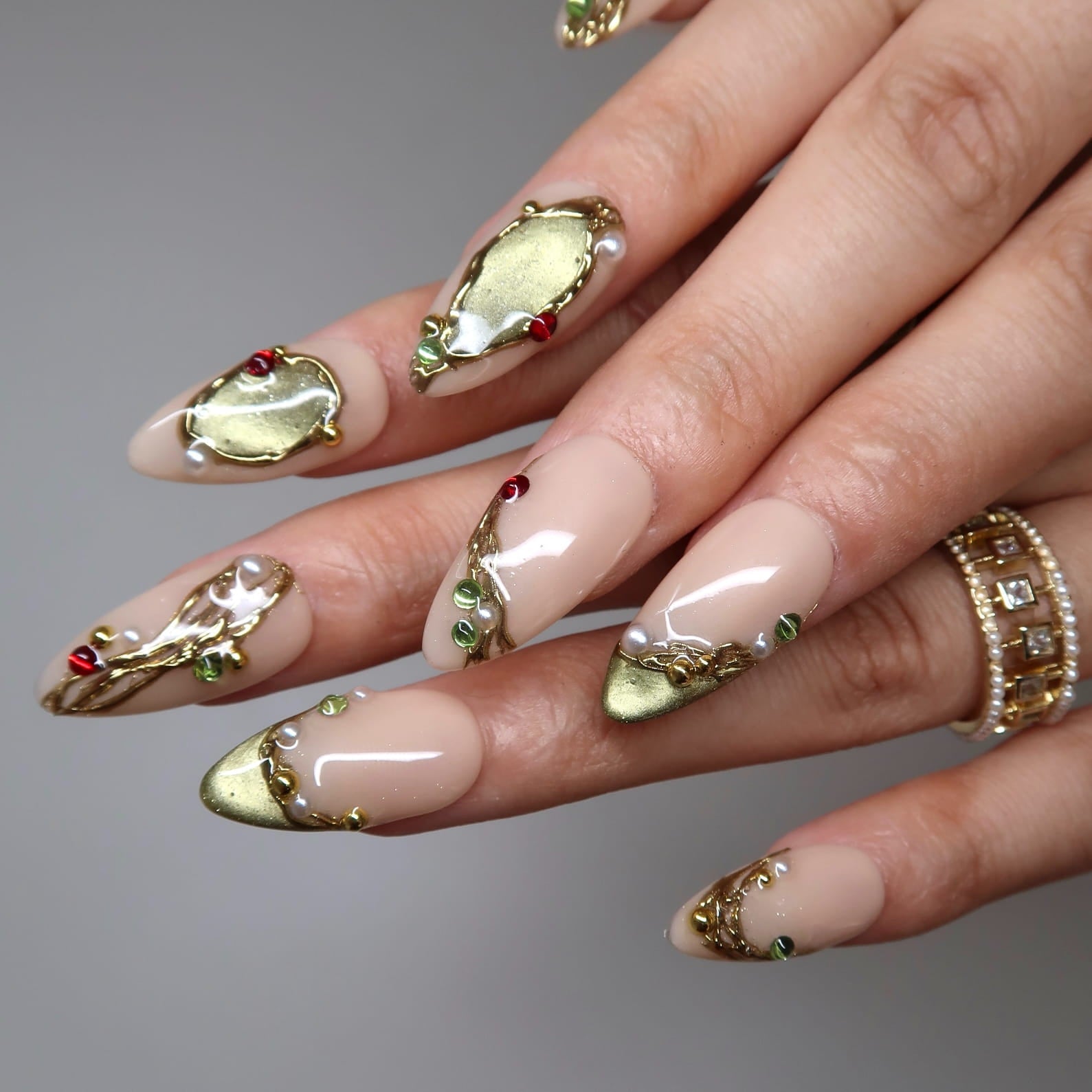 Pine Jewel Press-On Nails