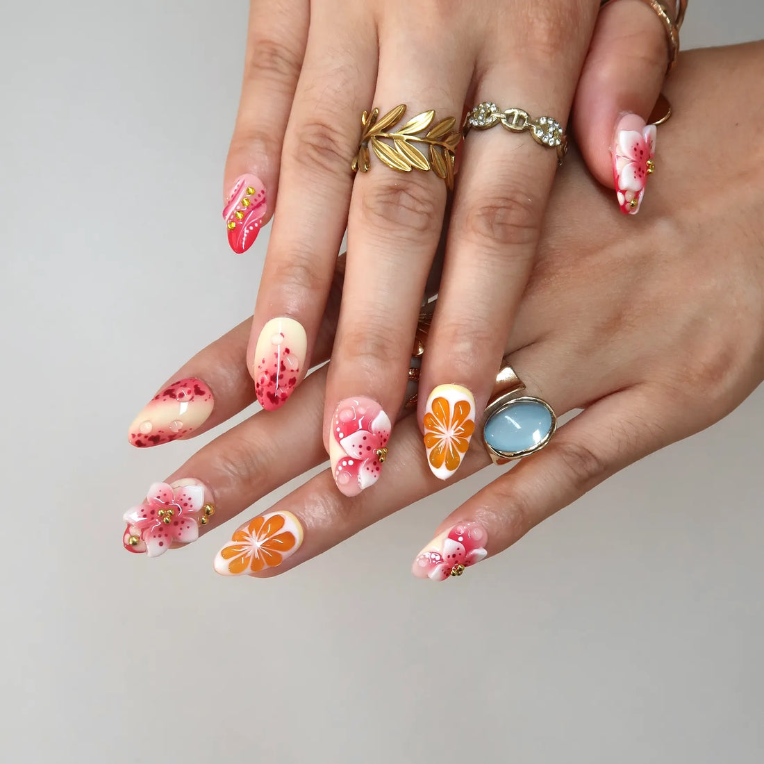 Stay In Bloom – Short Almond Floral Press On Nails