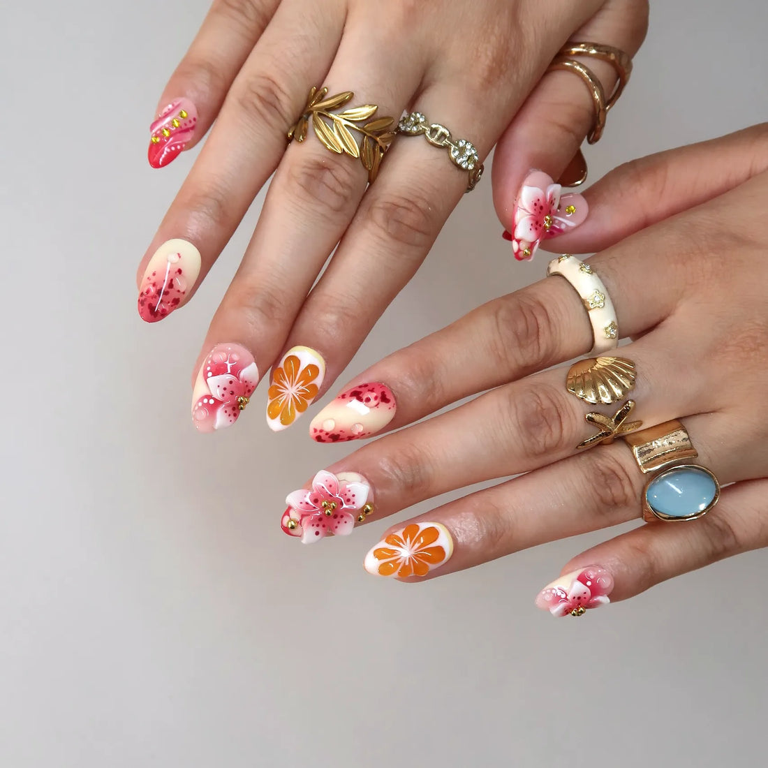 Stay In Bloom – Short Almond Floral Press On Nails