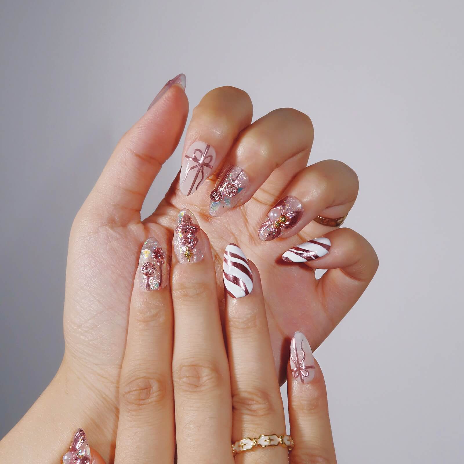 Under the Mistletoe Press-On Nails