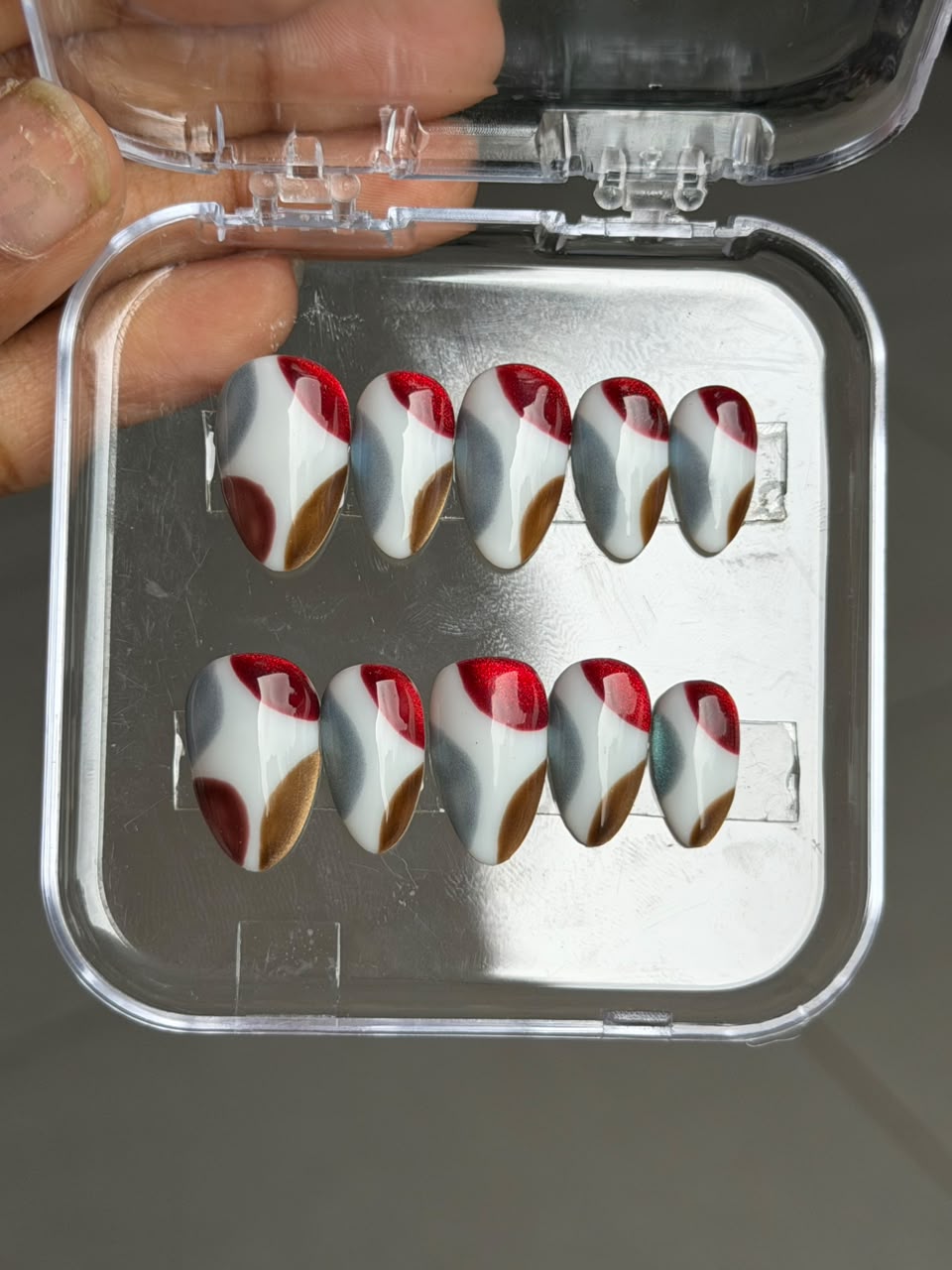 Abstract Muse – Small Almond Press On Nails