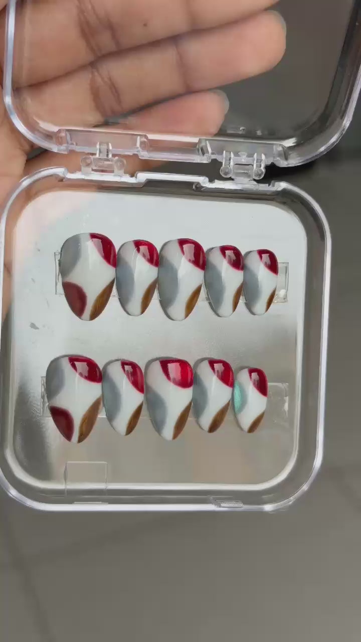 Abstract Muse – Small Almond Press On Nails